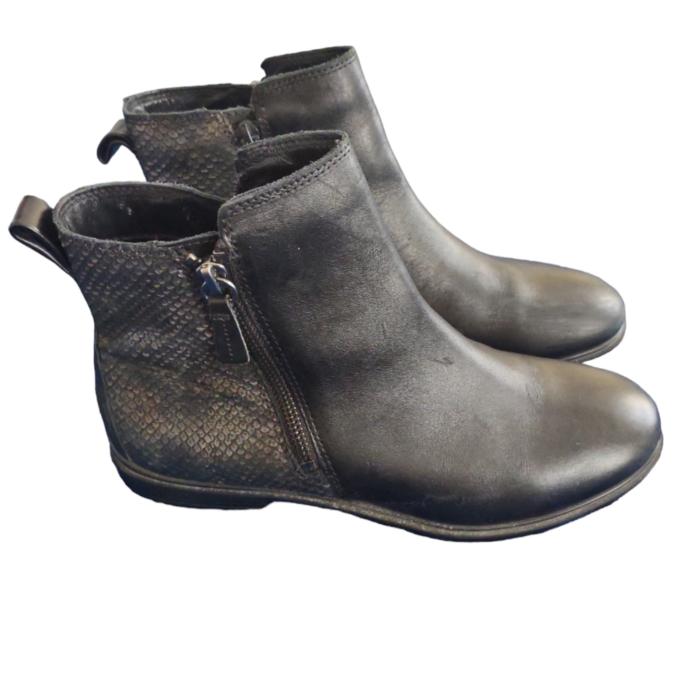 Ecco Women's Chelsea ankle booties Size 6.5 Motto‎ Timeless Casual